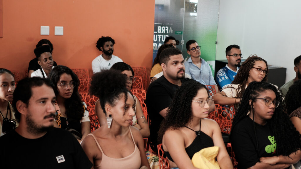 Pré-conferência ÀBÁMODÁ: Pessoas, algoritmos e renda 📸 Fotos por Joelma Antunes / Arapuá Comunicação. CC BY-NC-ND Esta licença permite que os usuários copiem e distribuam o material em qualquer meio ou formato, apenas em sua forma original, para fins não comerciais e desde que seja dada a devida atribuição ao criador. BY: o crédito deve ser dado ao criador. NC: somente usos não comerciais da obra são permitidos. ND: não são permitidas obras derivadas ou adaptações da obra. Este conteúdo é protegido, conforme a Lei de Direitos Autorais (Lei nº 9.610/98).