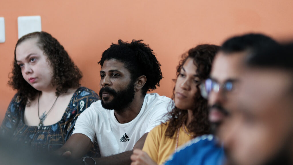 Pré-conferência ÀBÁMODÁ: Pessoas, algoritmos e renda 📸 Fotos por Joelma Antunes / Arapuá Comunicação. CC BY-NC-ND Esta licença permite que os usuários copiem e distribuam o material em qualquer meio ou formato, apenas em sua forma original, para fins não comerciais e desde que seja dada a devida atribuição ao criador. BY: o crédito deve ser dado ao criador. NC: somente usos não comerciais da obra são permitidos. ND: não são permitidas obras derivadas ou adaptações da obra. Este conteúdo é protegido, conforme a Lei de Direitos Autorais (Lei nº 9.610/98).