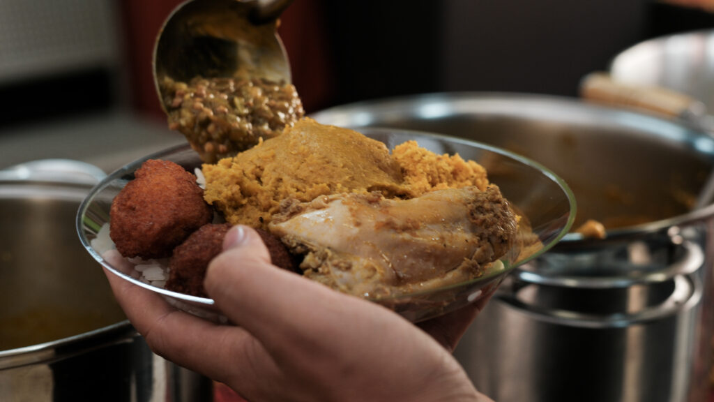 Pré-conferência ÀBÁMODÁ: Pessoas, algoritmos e renda 📸 Fotos por Joelma Antunes / Arapuá Comunicação. CC BY-NC-ND Esta licença permite que os usuários copiem e distribuam o material em qualquer meio ou formato, apenas em sua forma original, para fins não comerciais e desde que seja dada a devida atribuição ao criador. BY: o crédito deve ser dado ao criador. NC: somente usos não comerciais da obra são permitidos. ND: não são permitidas obras derivadas ou adaptações da obra. Este conteúdo é protegido, conforme a Lei de Direitos Autorais (Lei nº 9.610/98).