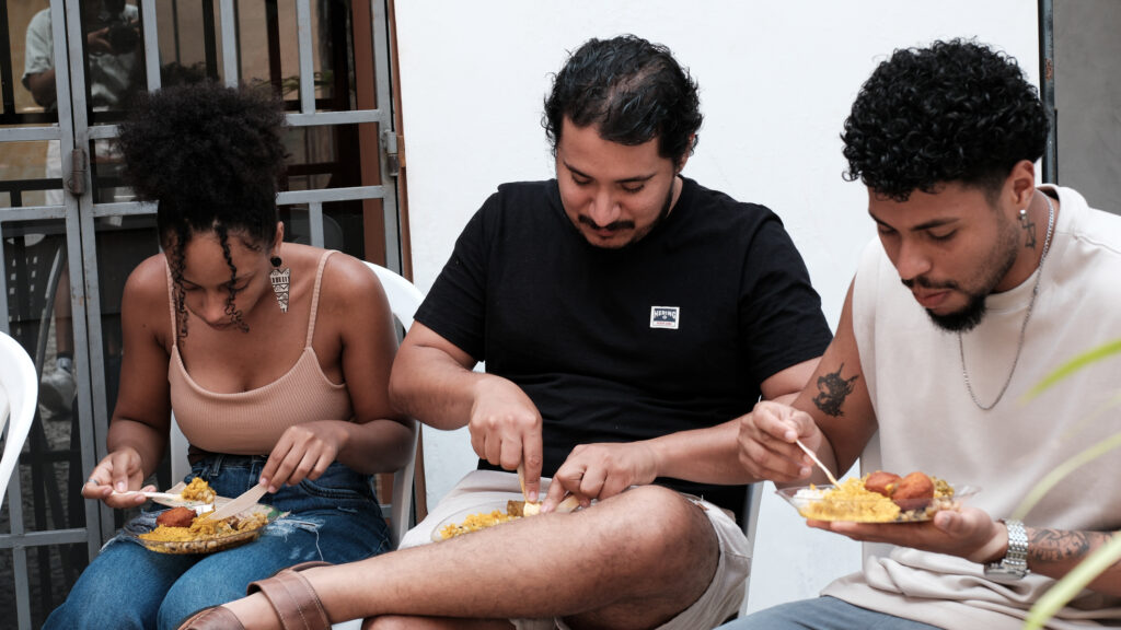 Pré-conferência ÀBÁMODÁ: Pessoas, algoritmos e renda 📸 Fotos por Joelma Antunes / Arapuá Comunicação. CC BY-NC-ND Esta licença permite que os usuários copiem e distribuam o material em qualquer meio ou formato, apenas em sua forma original, para fins não comerciais e desde que seja dada a devida atribuição ao criador. BY: o crédito deve ser dado ao criador. NC: somente usos não comerciais da obra são permitidos. ND: não são permitidas obras derivadas ou adaptações da obra. Este conteúdo é protegido, conforme a Lei de Direitos Autorais (Lei nº 9.610/98).