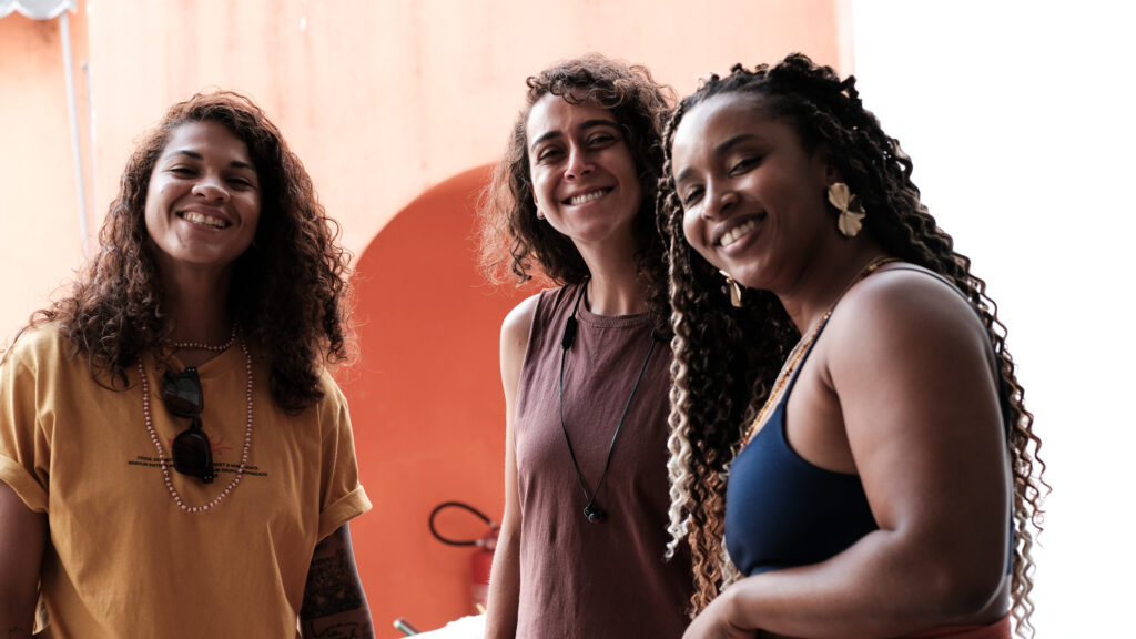 Pré-conferência ÀBÁMODÁ: Pessoas, algoritmos e renda 📸 Fotos por Joelma Antunes / Arapuá Comunicação. CC BY-NC-ND Esta licença permite que os usuários copiem e distribuam o material em qualquer meio ou formato, apenas em sua forma original, para fins não comerciais e desde que seja dada a devida atribuição ao criador. BY: o crédito deve ser dado ao criador. NC: somente usos não comerciais da obra são permitidos. ND: não são permitidas obras derivadas ou adaptações da obra. Este conteúdo é protegido, conforme a Lei de Direitos Autorais (Lei nº 9.610/98).