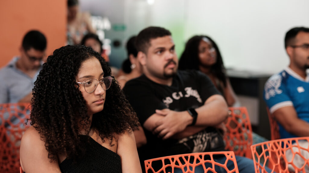 Pré-conferência ÀBÁMODÁ: Pessoas, algoritmos e renda 📸 Fotos por Joelma Antunes / Arapuá Comunicação. CC BY-NC-ND Esta licença permite que os usuários copiem e distribuam o material em qualquer meio ou formato, apenas em sua forma original, para fins não comerciais e desde que seja dada a devida atribuição ao criador. BY: o crédito deve ser dado ao criador. NC: somente usos não comerciais da obra são permitidos. ND: não são permitidas obras derivadas ou adaptações da obra. Este conteúdo é protegido, conforme a Lei de Direitos Autorais (Lei nº 9.610/98).