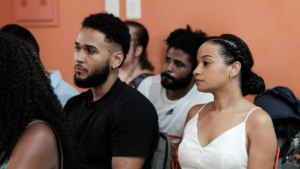 Pré-conferência ÀBÁMODÁ: Pessoas, algoritmos e renda 📸 Fotos por Joelma Antunes / Arapuá Comunicação. CC BY-NC-ND Esta licença permite que os usuários copiem e distribuam o material em qualquer meio ou formato, apenas em sua forma original, para fins não comerciais e desde que seja dada a devida atribuição ao criador. BY: o crédito deve ser dado ao criador. NC: somente usos não comerciais da obra são permitidos. ND: não são permitidas obras derivadas ou adaptações da obra. Este conteúdo é protegido, conforme a Lei de Direitos Autorais (Lei nº 9.610/98).