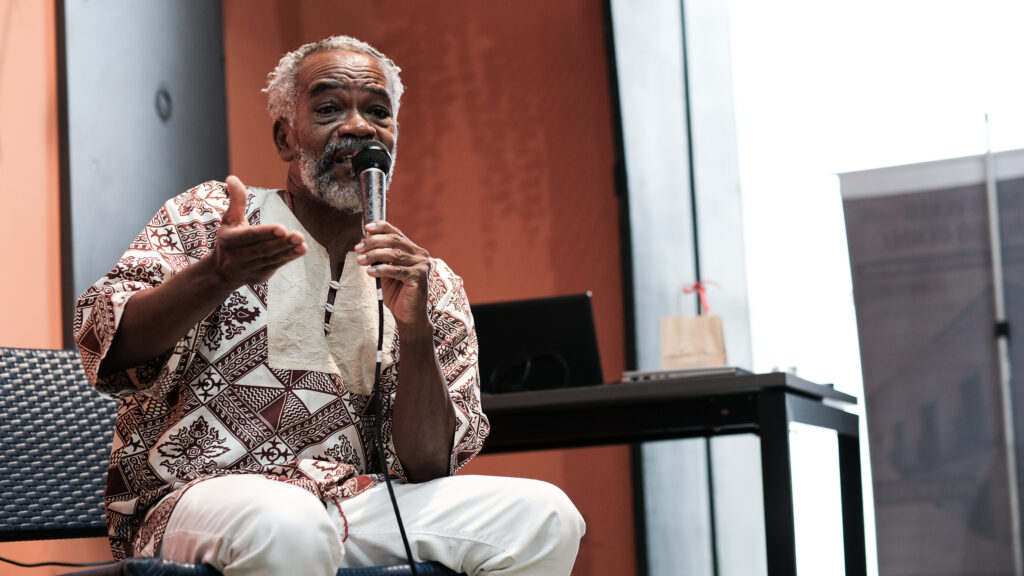 Pré-conferência ÀBÁMODÁ: Pessoas, algoritmos e renda 📸 Fotos por Joelma Antunes / Arapuá Comunicação. CC BY-NC-ND Esta licença permite que os usuários copiem e distribuam o material em qualquer meio ou formato, apenas em sua forma original, para fins não comerciais e desde que seja dada a devida atribuição ao criador. BY: o crédito deve ser dado ao criador. NC: somente usos não comerciais da obra são permitidos. ND: não são permitidas obras derivadas ou adaptações da obra. Este conteúdo é protegido, conforme a Lei de Direitos Autorais (Lei nº 9.610/98).