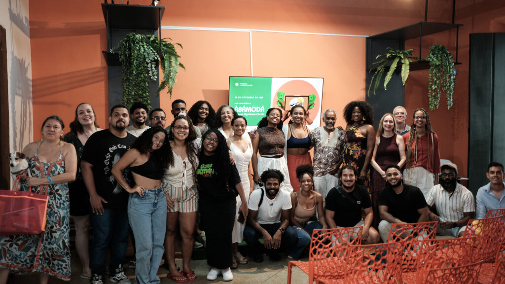 Pré-conferência ÀBÁMODÁ: Pessoas, algoritmos e renda 📸 Fotos por Joelma Antunes / Arapuá Comunicação. CC BY-NC-ND Esta licença permite que os usuários copiem e distribuam o material em qualquer meio ou formato, apenas em sua forma original, para fins não comerciais e desde que seja dada a devida atribuição ao criador. BY: o crédito deve ser dado ao criador. NC: somente usos não comerciais da obra são permitidos. ND: não são permitidas obras derivadas ou adaptações da obra. Este conteúdo é protegido, conforme a Lei de Direitos Autorais (Lei nº 9.610/98).