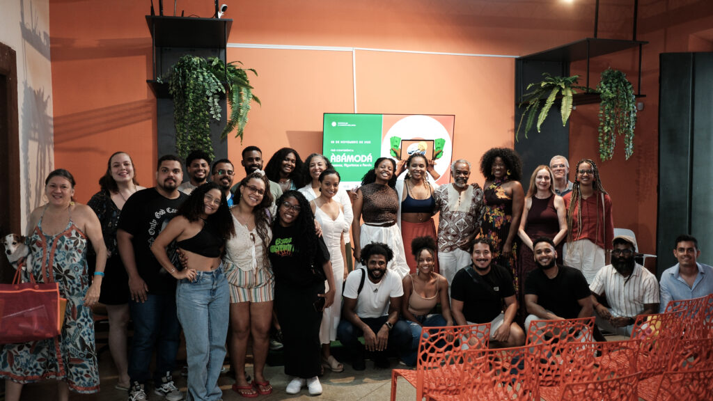 Pré-conferência ÀBÁMODÁ: Pessoas, algoritmos e renda 📸 Fotos por Joelma Antunes / Arapuá Comunicação. CC BY-NC-ND Esta licença permite que os usuários copiem e distribuam o material em qualquer meio ou formato, apenas em sua forma original, para fins não comerciais e desde que seja dada a devida atribuição ao criador. BY: o crédito deve ser dado ao criador. NC: somente usos não comerciais da obra são permitidos. ND: não são permitidas obras derivadas ou adaptações da obra. Este conteúdo é protegido, conforme a Lei de Direitos Autorais (Lei nº 9.610/98).